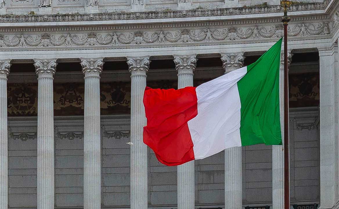 Coinbase, Crypto.com and Bitstamp secure regulatory approval in Italy